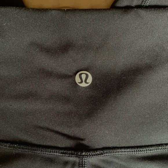 black lululemon Wunder Under 7/8 leggings! - Picture 2 of 3